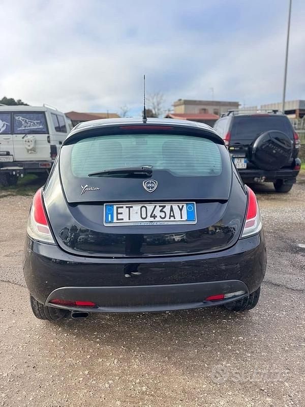 Usata Lancia Ypsilon 69 CV (50 kW) 2013 Rosso Utilitaria