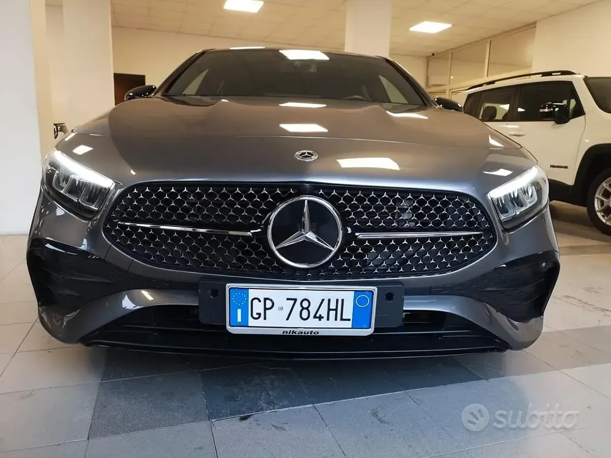 Usata Mercedes A180 Premium 116 CV (85 kW) 2024 Grigio Berlina