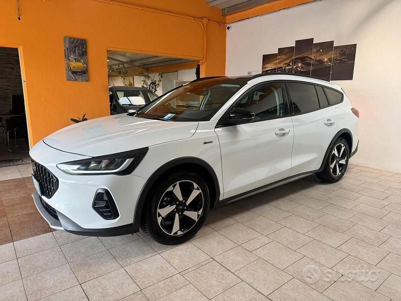 Usata Ford Focus Active 120 CV (88 kW) 2022 Bianco Station wagon