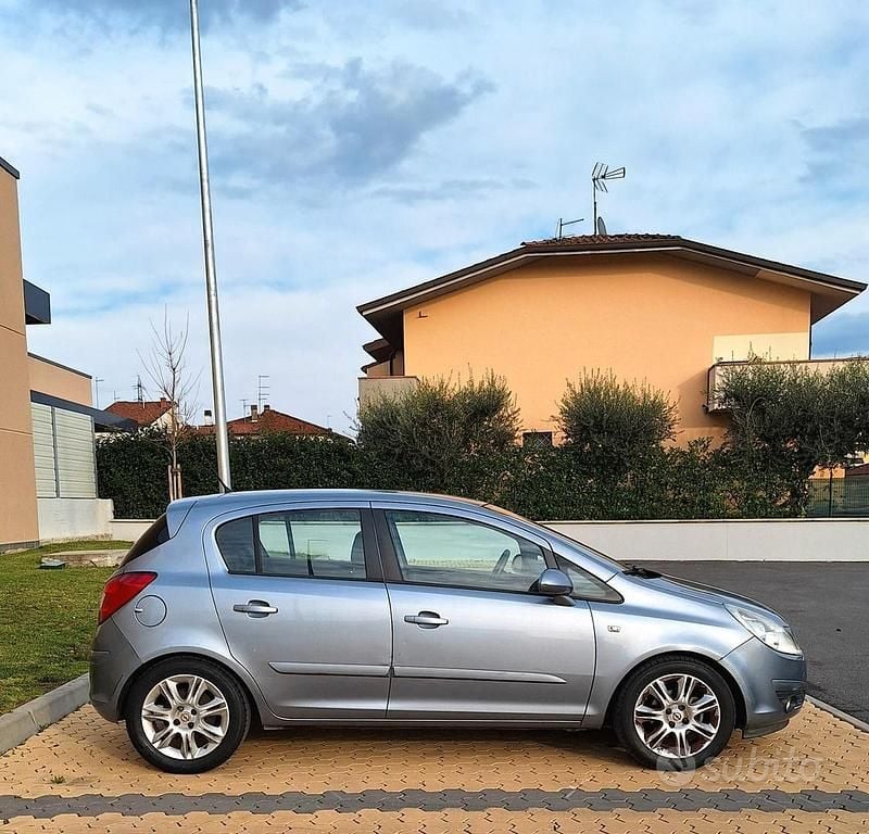Usata Opel Corsa Club 80 CV (58 kW) 2007 Grigio Utilitaria