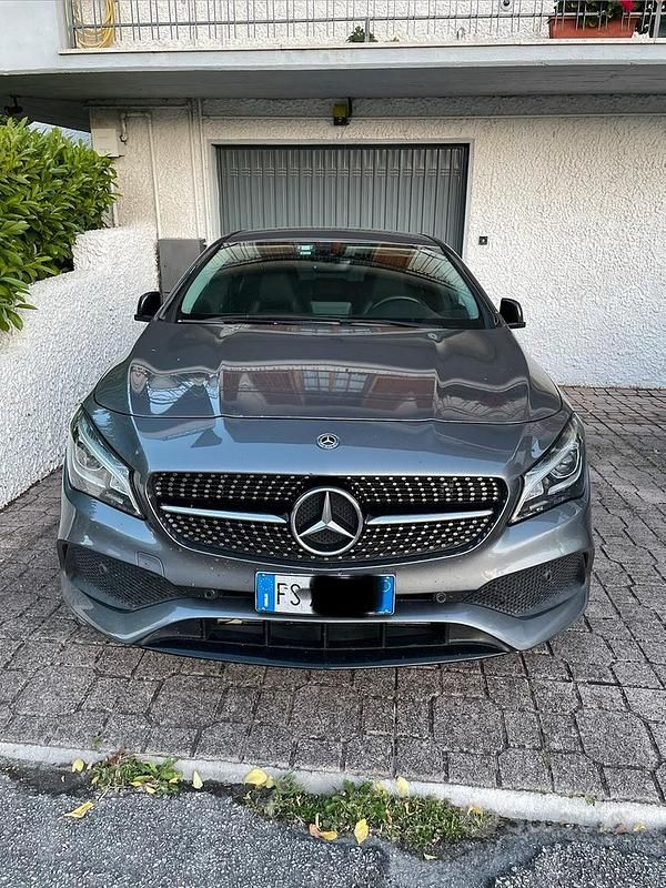 Usata Mercedes CLA200 Premium 136 CV (100 kW) 2018 Grigio Station wagon