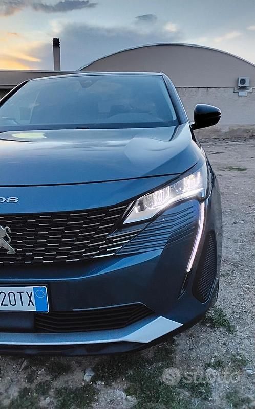 Usata Peugeot 3008 Allure 131 CV (96 kW) 2022 Verde SUV