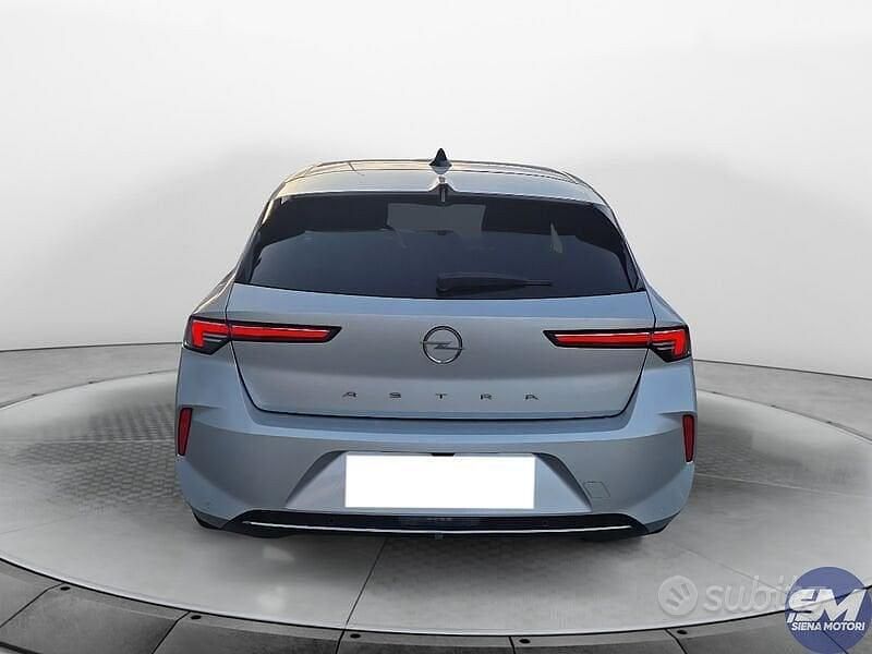 Usata Opel Astra Elegance 131 CV (96 kW) 2023 Argento Berlina