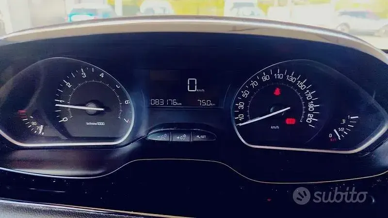 Usata Peugeot 208 Active 82 CV (60 kW) 2018 Bluazzurro Utilitaria