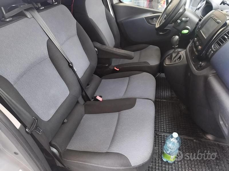 Usata Opel Vivaro 2016 Grigio Monovolume