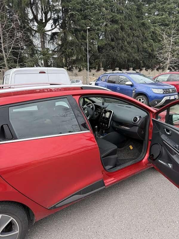 Usata Renault Clio GrandTour 90 CV (66 kW) 2015 Rosso Station wagon