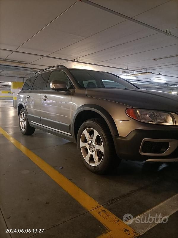 Usata Volvo XC70 185 CV (136 kW) 2008 Marrone SUV