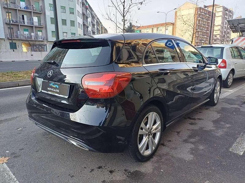 Usata Mercedes A180 Premium 109 CV (80 kW) 2018 Nero notte Berlina