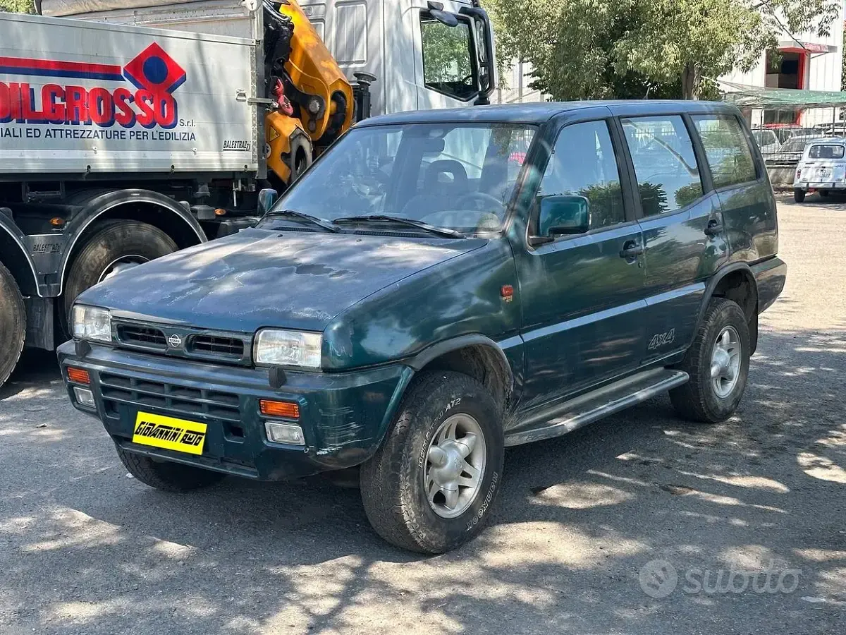 Usata Nissan Terrano SE 101 CV (74 kW) 1996 Verde SUV