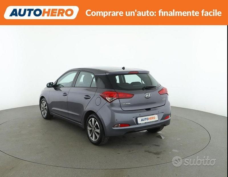 Usata Hyundai i20 Comfort 75 CV (55 kW) 2015 Grigio Utilitaria