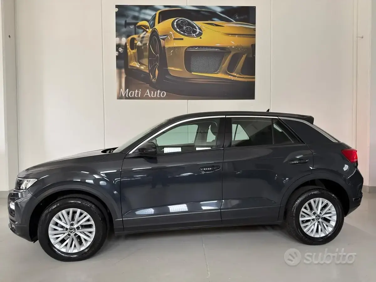 Begagnad VW T-Roc Business 110 HK (80 kW) 2021 Grå SUV