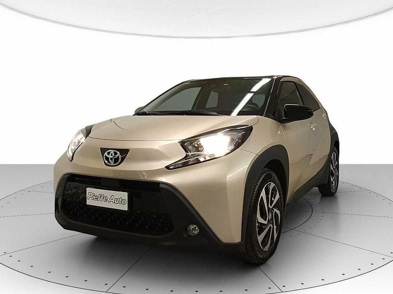 Oro Usata 2025 Toyota Aygo Trend Due volumi | 15.900 € (Buon prezzo) - Immagine 1/4