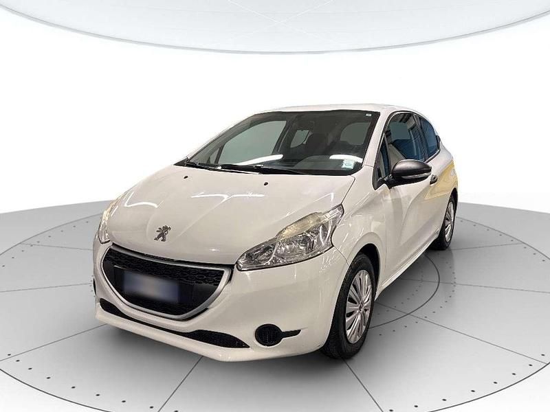 Bianco Usata 2012 Peugeot 208 Active Due volumi | 5300 € (Buon prezzo) - Immagine 1/4