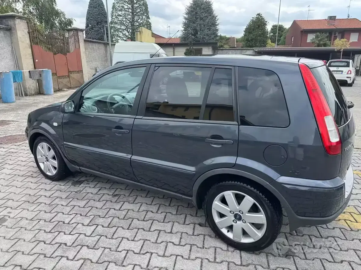 Usata Ford Fusion 90 CV (66 kW) 2007 Grigio Utilitaria