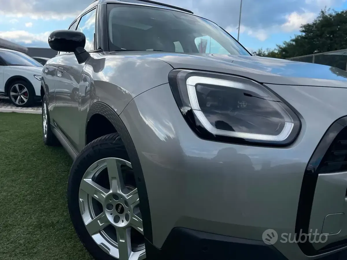 Usata Mini One Countryman 221 kW (301 CV) 2024 Grigio SUV