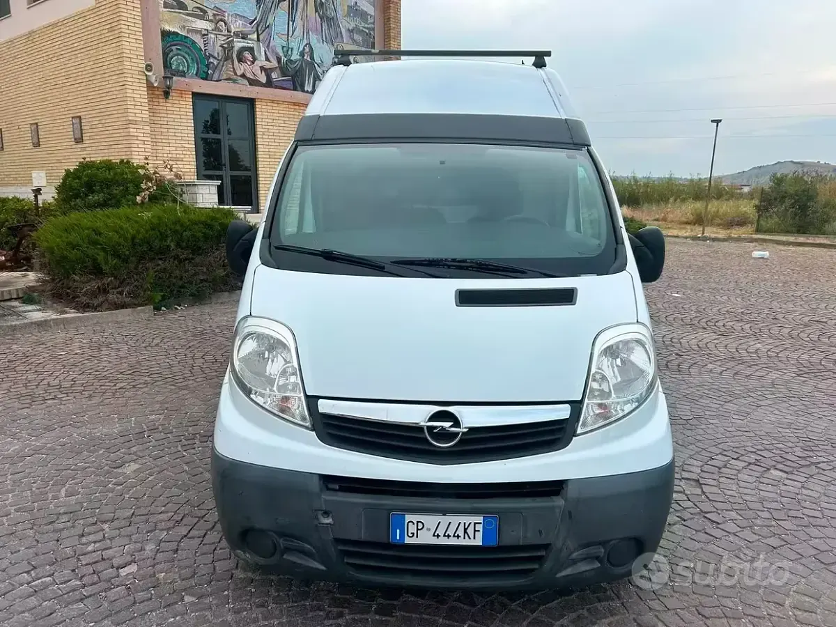 Usata Opel Vivaro 114 CV (83 kW) 2007 Bianco Monovolume