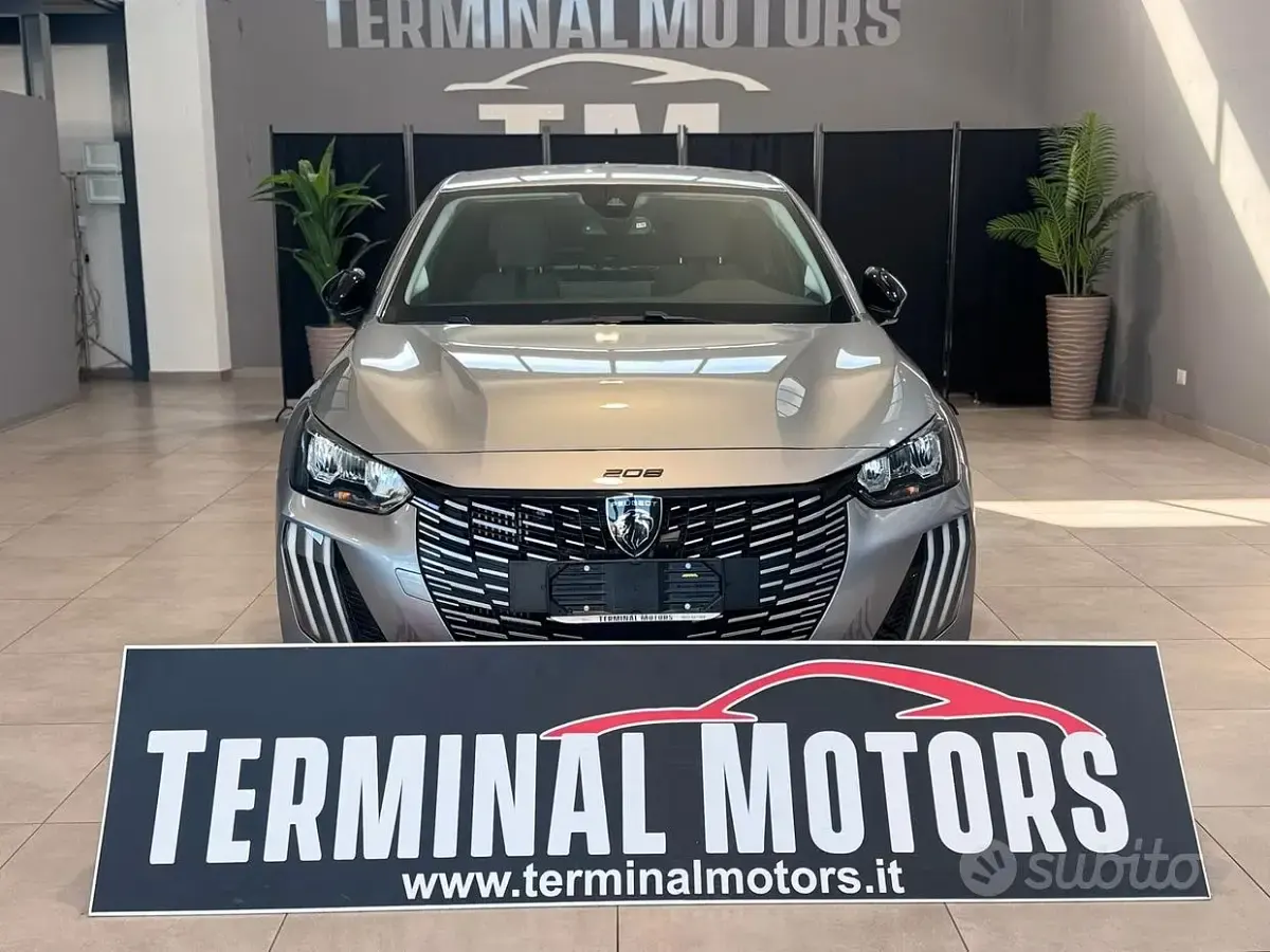 Usata Peugeot 208 Allure 101 CV (74 kW) 2024 Grigio Utilitaria