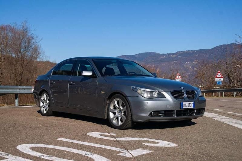 Usata BMW 545 Efficient Dynamics 333 CV (244 kW) 2004 Argento Berlina