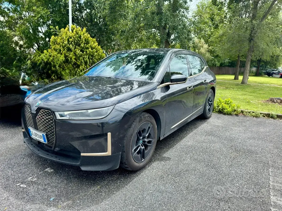 Usata BMW iX Comfort Edition 139 kW (190 CV) 2023 Grigio SUV