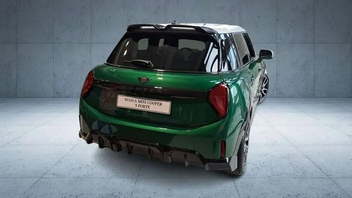 Nuova Mini John Cooper Works 156 CV (114 kW) 2026 Verde Utilitaria