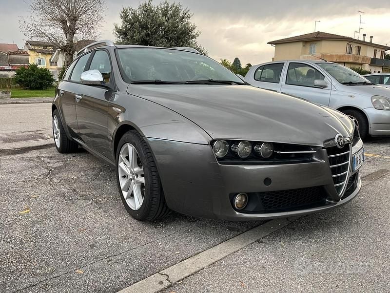 Grigio Usata 2008 Alfa Romeo 159 Station wagon | 999 € (Buon prezzo) - Immagine 1/4
