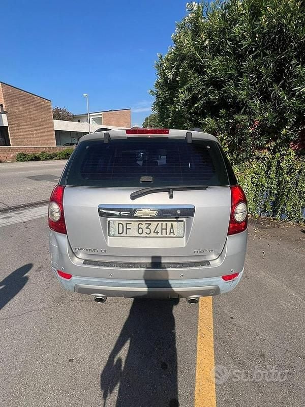 Usata Chevrolet Captiva 150 CV (110 kW) 2007 Grigio SUV