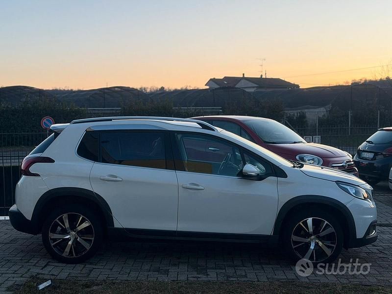 Usata Peugeot 2008 Active 99 CV (72 kW) 2018 Bianco SUV