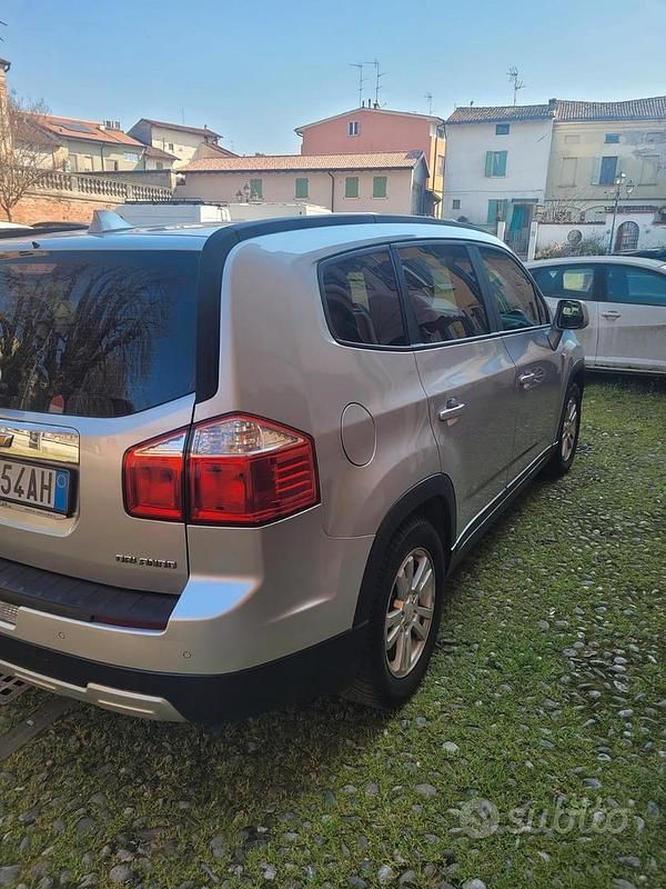 Usata Chevrolet Orlando 141 CV (103 kW) 2011 Grigio Monovolume