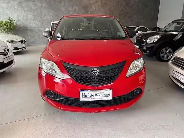 Usata Lancia Ypsilon 69 CV (50 kW) 2018 Rosso Utilitaria