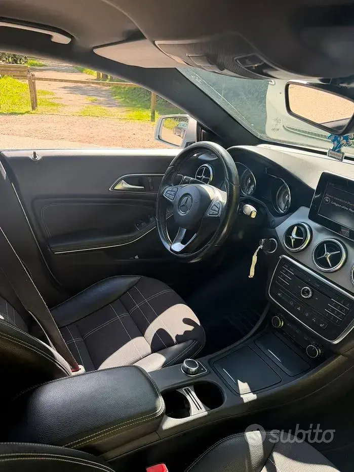 Begagnad Mercedes CLA200 136 HK (100 kW) 2016 Grå Sedan