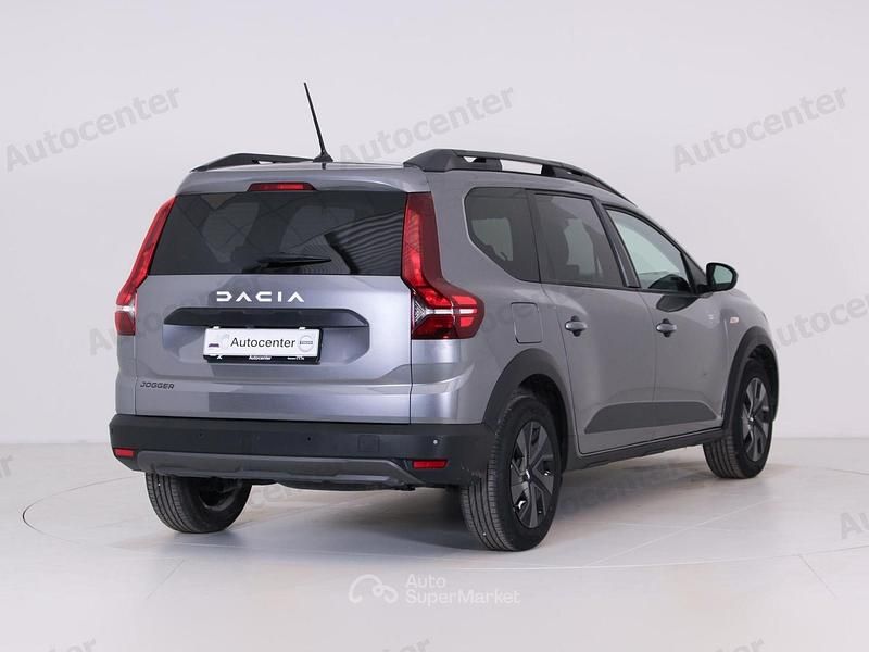 Usata Dacia Jogger Expression 101 CV (74 kW) 2025 Grigio Monovolume