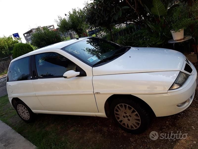 Usata Lancia Ypsilon 54 CV (39 kW) 2001 Bianco Utilitaria