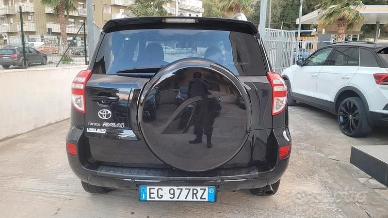 Usata Toyota RAV4 150 CV (110 kW) 2011 Nero SUV