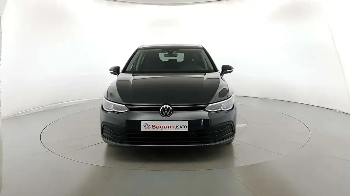 Usata VW Golf VIII Life 110 CV (80 kW) 2020 Grigio urano Berlina