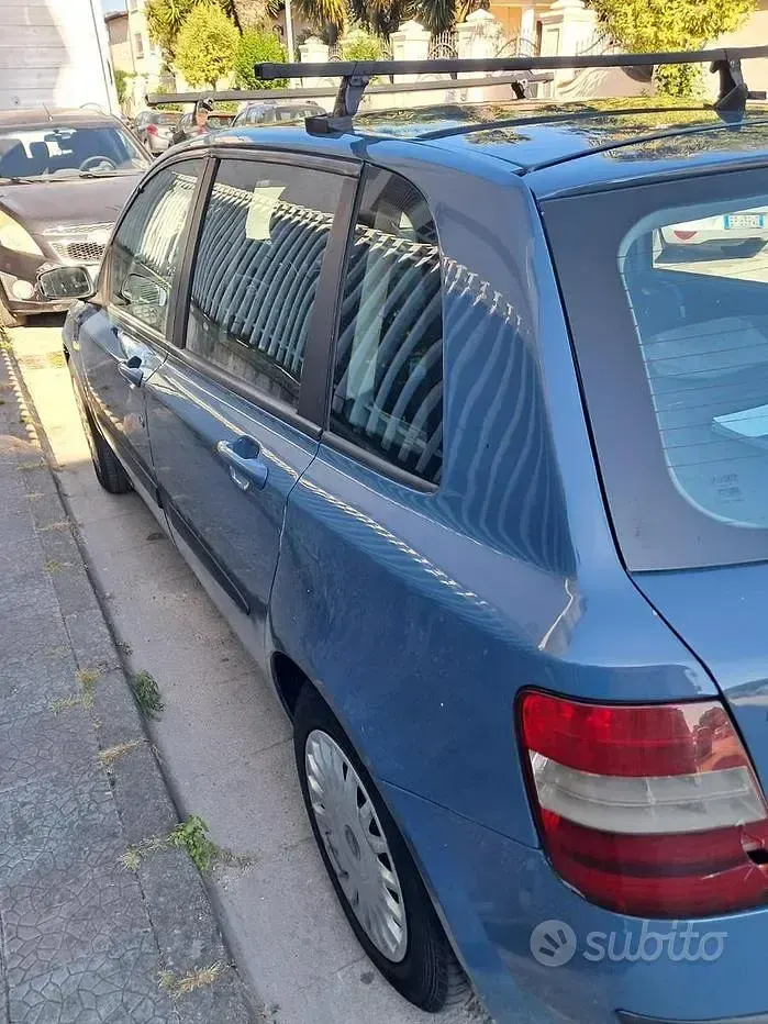 Usata Fiat Stilo 103 CV (75 kW) 2002 Bluazzurro Berlina