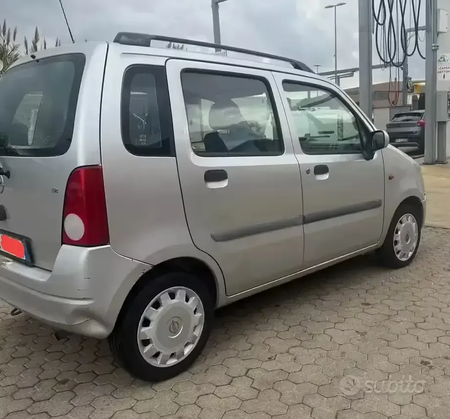 Usata Opel Agila 58 CV (42 kW) 2005 Grigio Monovolume