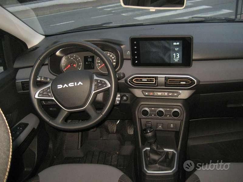 Usata Dacia Jogger Extreme 101 CV (74 kW) 2024 Grigio Monovolume