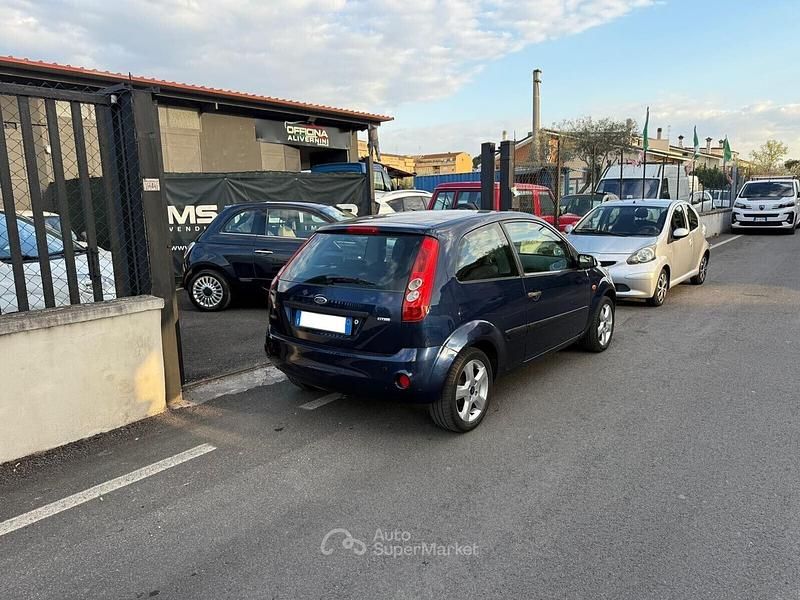 Usado Ford Fiesta 90 HP (66 kW) 2007 Azul Citadino