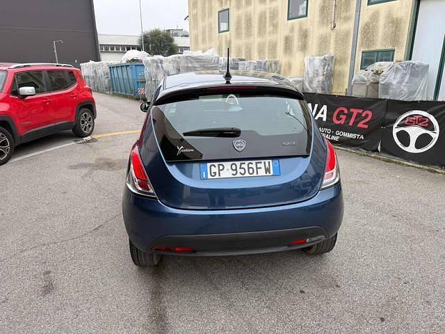 Usata Lancia Ypsilon Silver 69 CV (50 kW) 2023 Blu Utilitaria