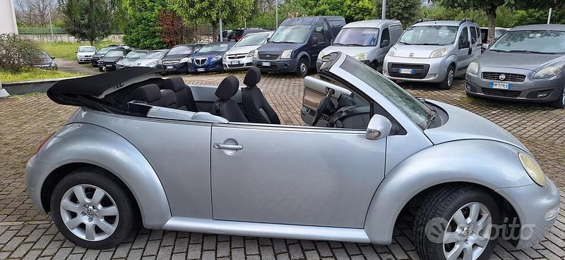 Usata VW New Beetle 105 CV (77 kW) 2005 Grigio Utilitaria