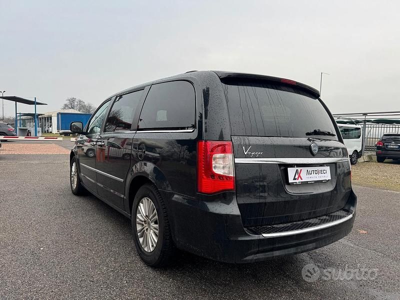 Usata Lancia Voyager Platinum 163 CV (119 kW) 2013 Nero Monovolume