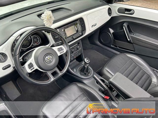 Usata VW Beetle Cabriolet Cup 105 CV (77 kW) 2014 Bianco Cabrio