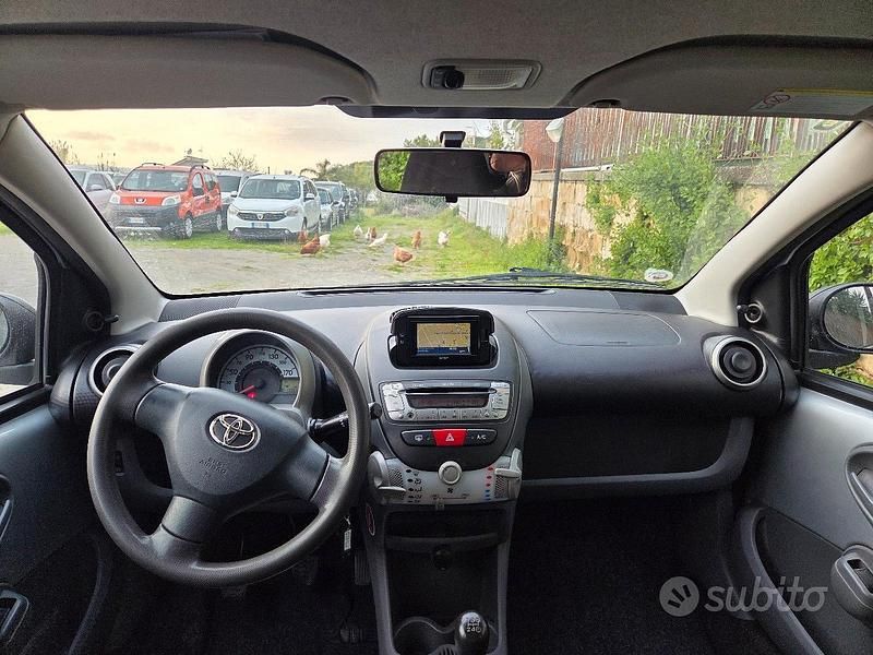 Usata Toyota Aygo 68 CV (50 kW) 2011 Grigio Utilitaria