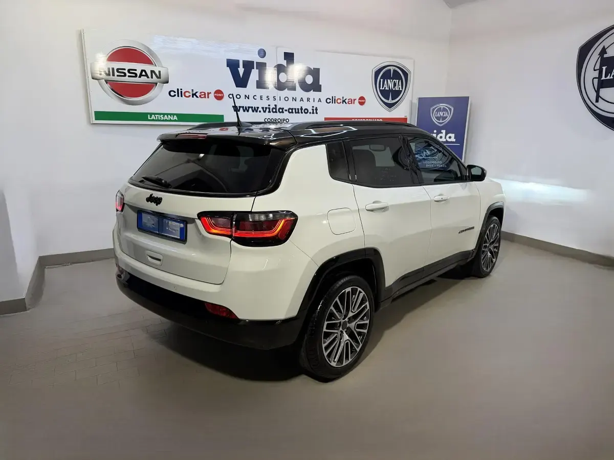 Usado Jeep Compass Summit 131 CV (96 kW) 2025 Blanco SUV