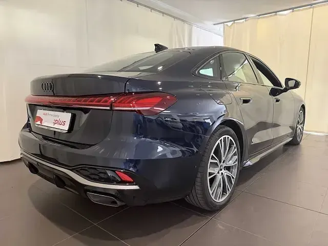 Usata Audi A5 Ambiente 204 CV (150 kW) 2025 Blu/azzurro Berlina