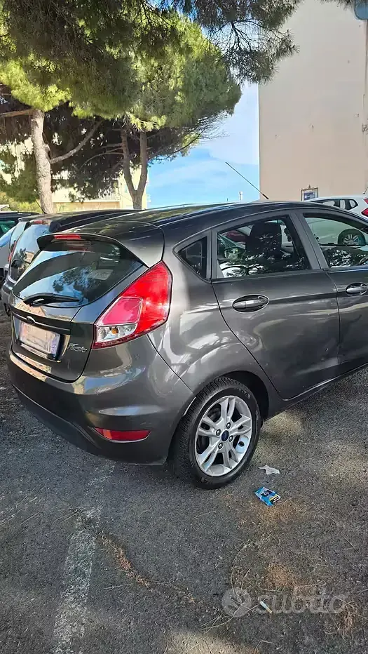 Usata Ford Fiesta 60 CV (44 kW) 2016 Grigio Utilitaria