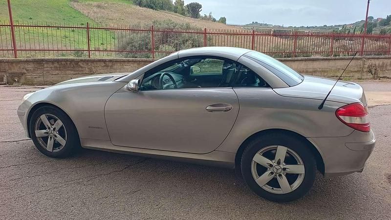 Usata Mercedes SLK200 163 CV (119 kW) 2006 Argento Cabrio