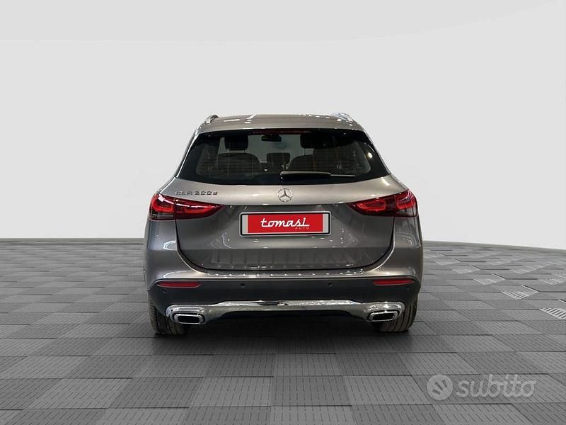 Usata Mercedes GLA200 149 CV (109 kW) 2020 Grigio SUV