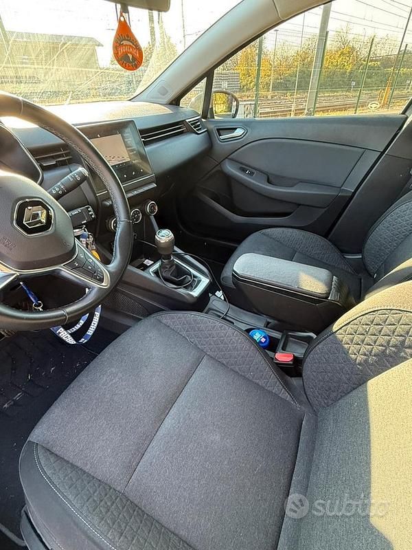 Usata Renault Clio V 100 CV (73 kW) 2020 Berlina