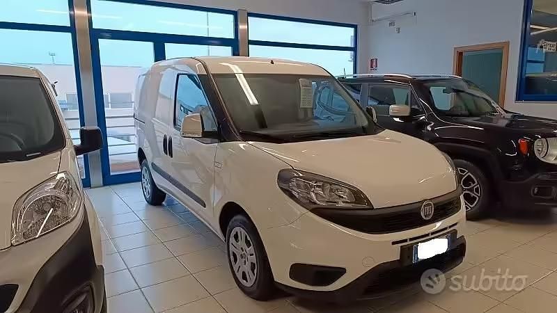 Usata Fiat Doblò Lounge 105 CV (77 kW) 2023 Monovolume